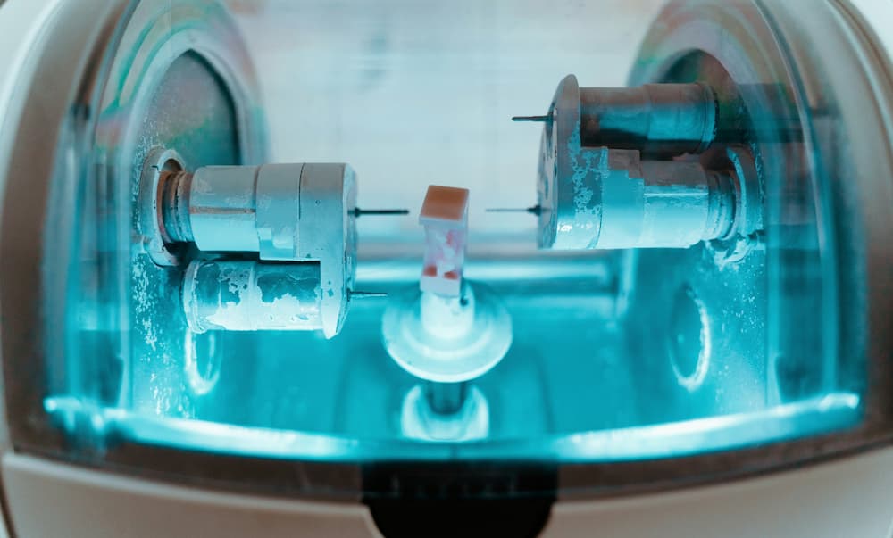 Milling machine in The Tooth Lab